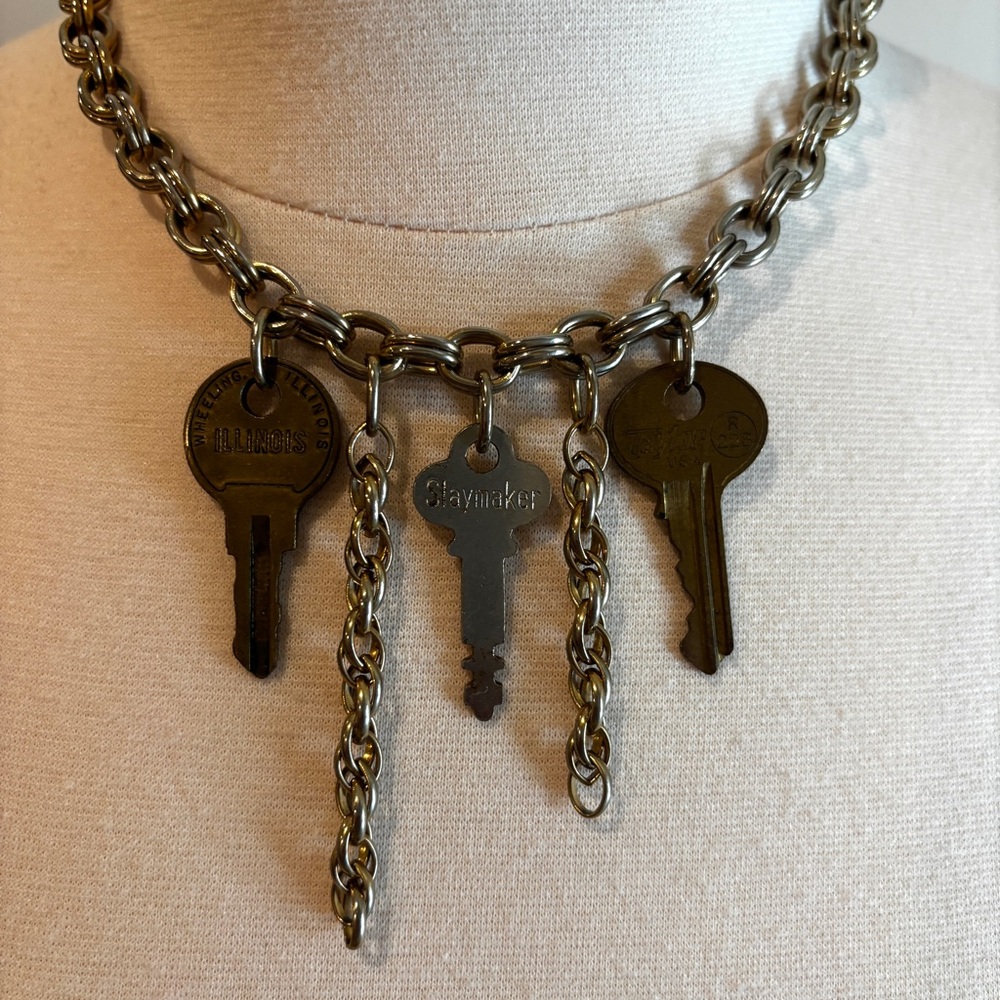 Vintage Grunge Necklace Key Chain Design